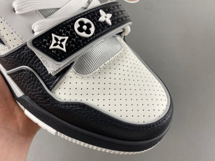L1VV TRAINER