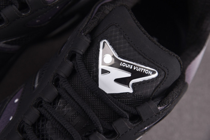 L1VV Sneakers