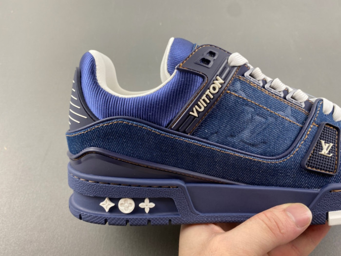 L1VV TRAINER