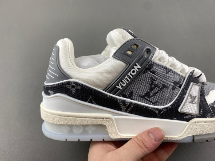 L1VV TRAINER