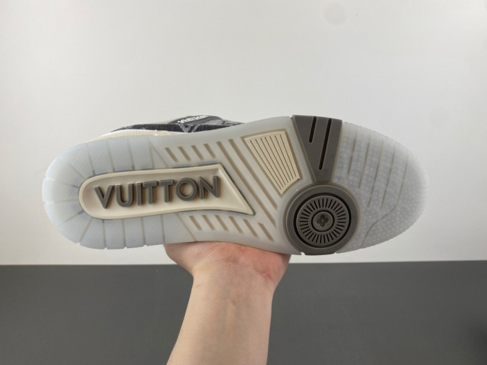 L1VV TRAINER