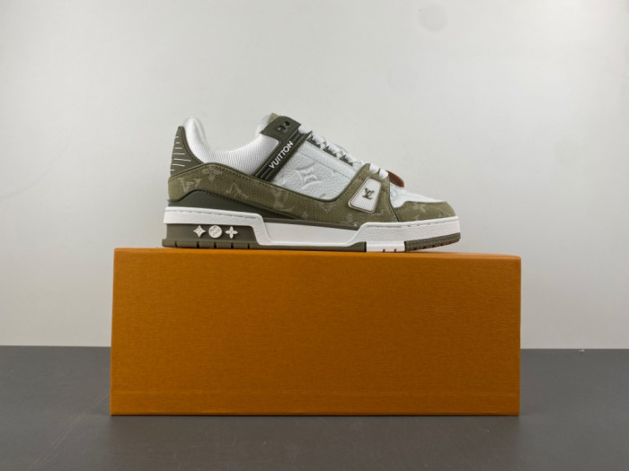L1VV TRAINER