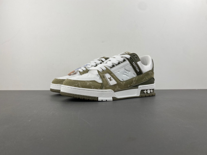 L1VV TRAINER