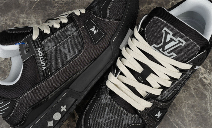 L1VV TRAINER