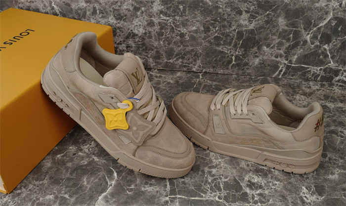 L1VV TRAINER