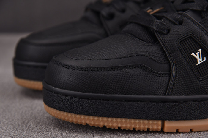 L1VV TRAINER
