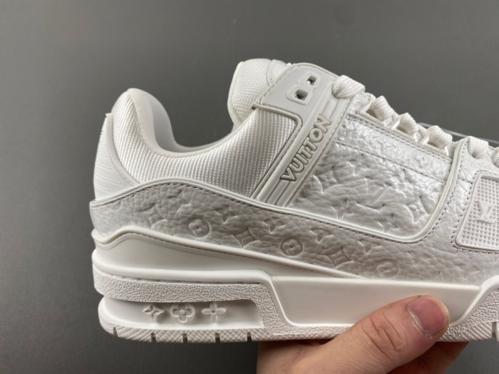 L1VV TRAINER