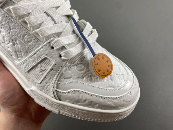 L1VV TRAINER