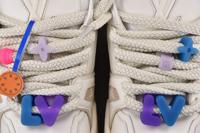L1VV TRAINER