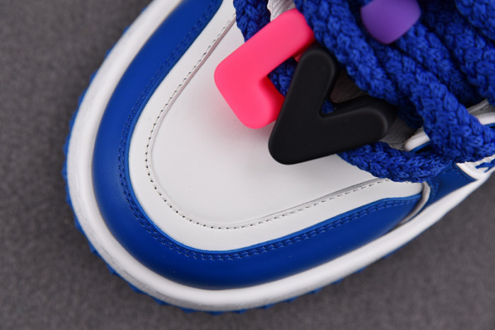 L1VV TRAINER