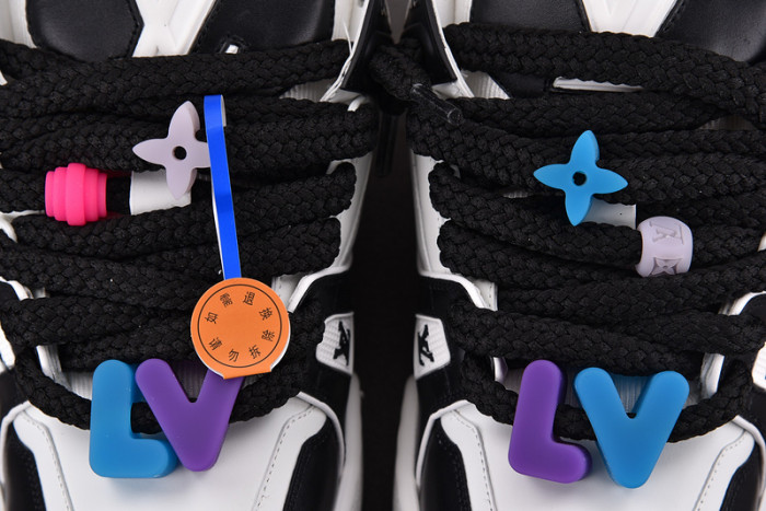 L1VV TRAINER