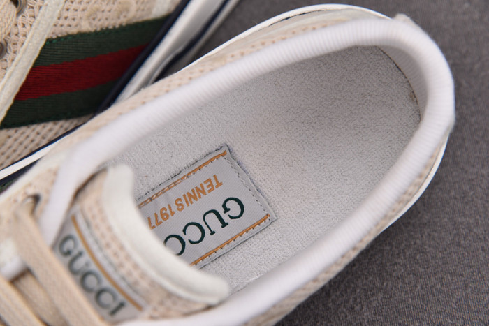 GU LOW TOP SNEAKER