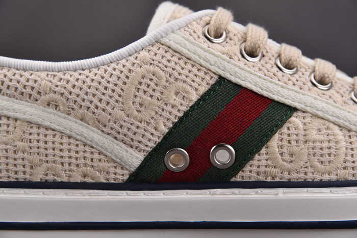 GU LOW TOP SNEAKER