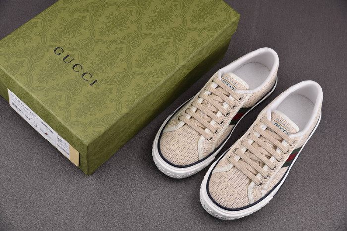 GU LOW TOP SNEAKER