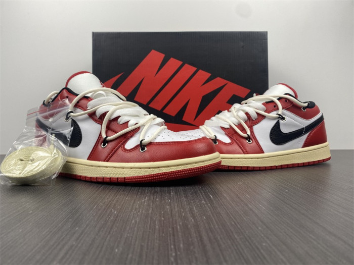 Air Jordan 1 Low Chicago 553558-118