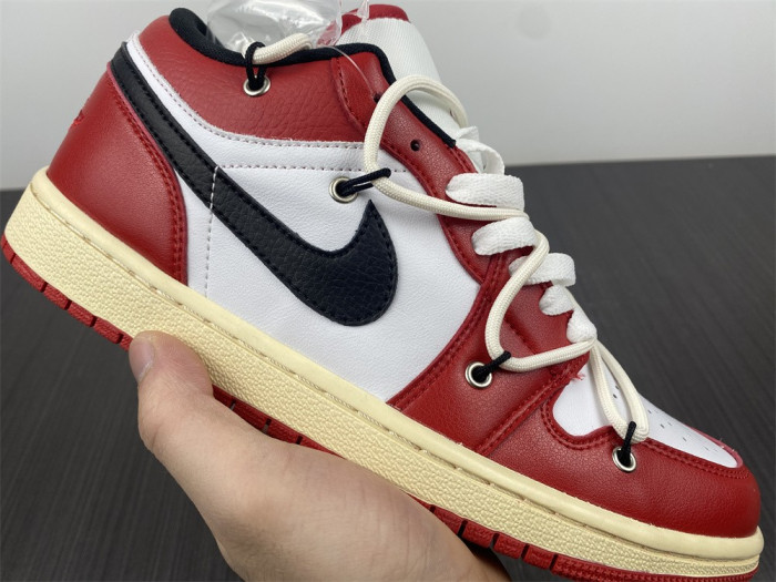 Air Jordan 1 Low Chicago 553558-118