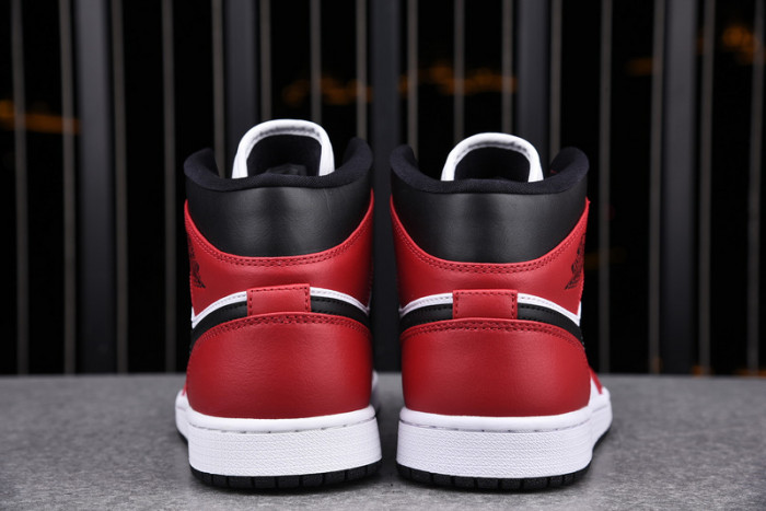 Air Jordan 1 Mid Chicago Toe 554724-069