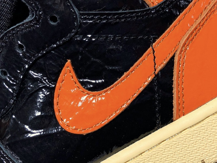 Air Jordan 1 Retro High Shattered Backboard 3.0 555088-028