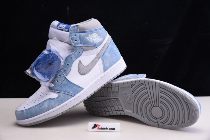 Air Jordan 1 High OG “Hyper Royal” 555088-402
