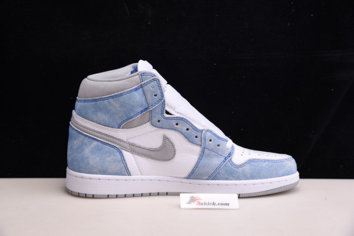 Air Jordan 1 High OG “Hyper Royal” 555088-402