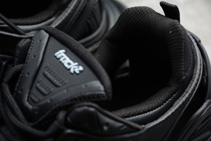 Balen Runner Sneakers Black 568614 W2GN1 1000