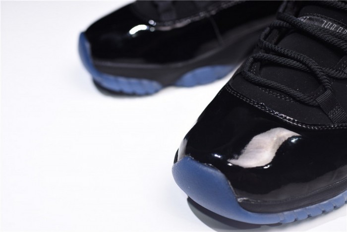 Air Jordan 11 “Cap and Gown” black  378037-005