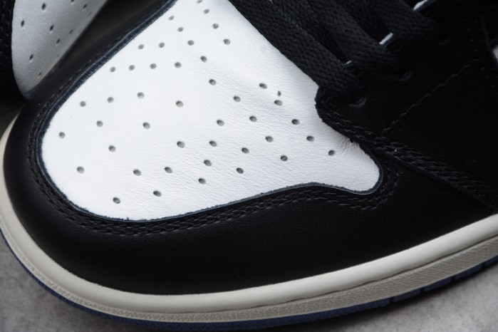 Air Jordan 1 Retro High Blue Moon 555088-115