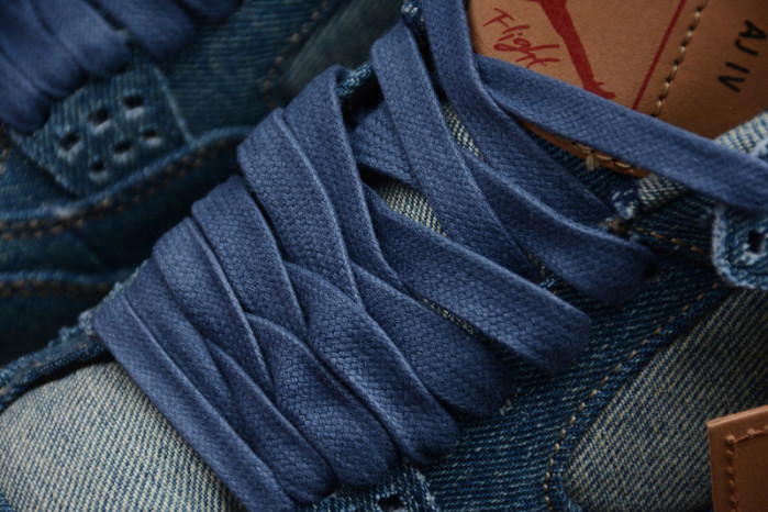 Air Jordan 4 Retro Levi