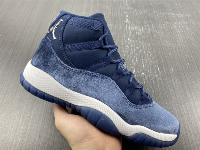Air Jordan 11 Retro Midnight Navy AR0715-441