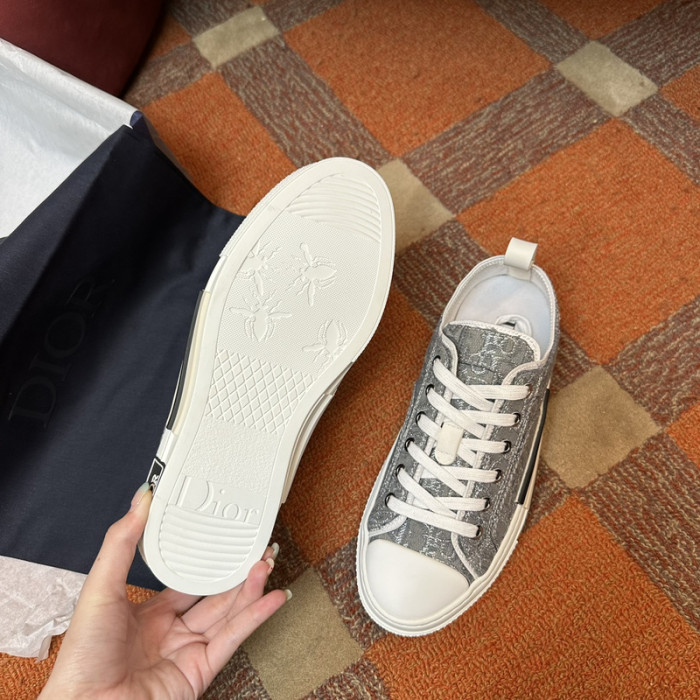 B23 Oblique Sneaker