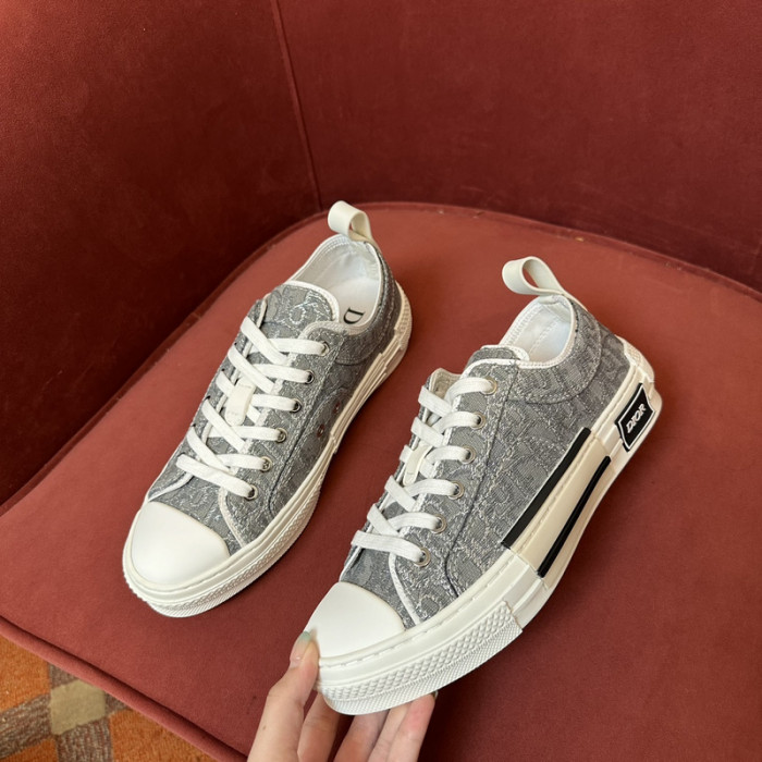 B23 Oblique Sneaker