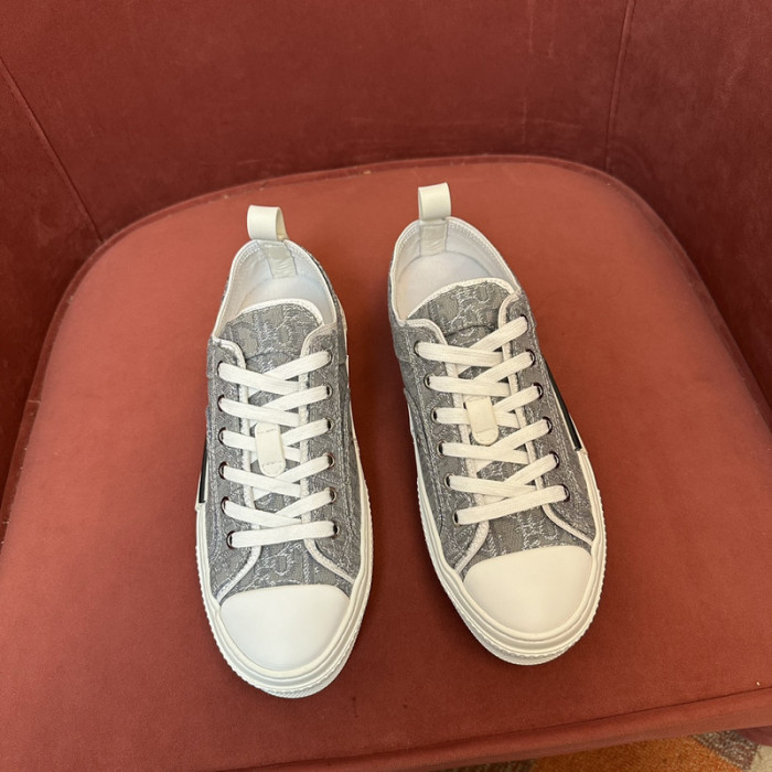 B23 Oblique Sneaker