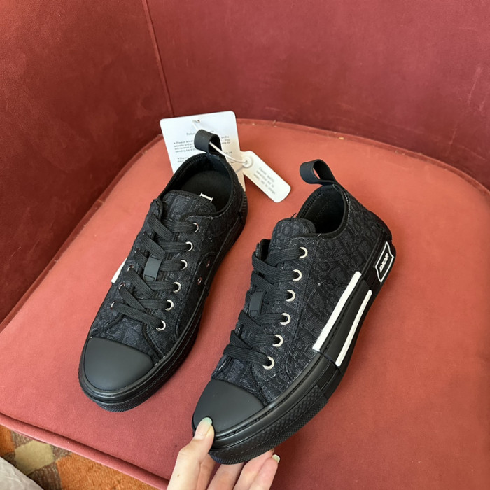 B23 Oblique Sneaker