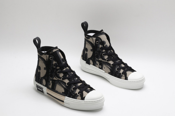 B23 Oblique Sneaker