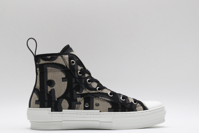 B23 Oblique Sneaker