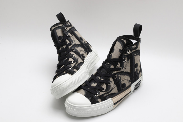 B23 Oblique Sneaker