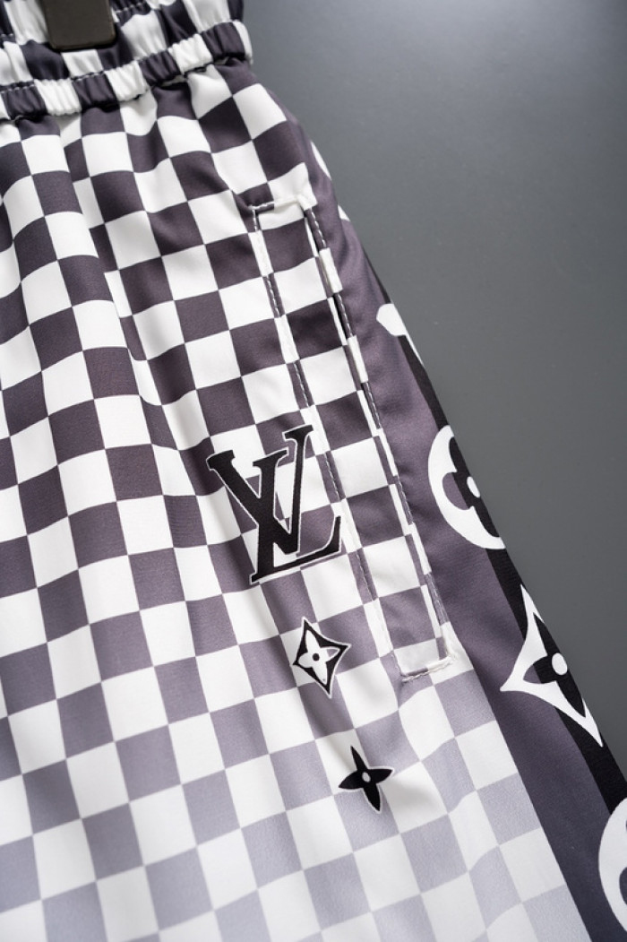 L1vv Short