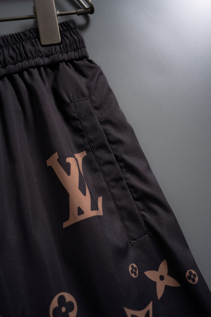 L1vv Short