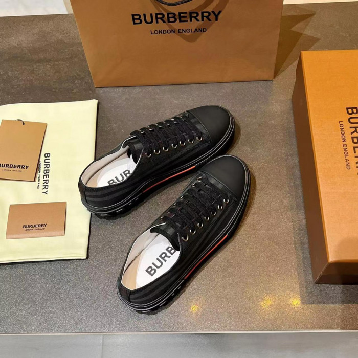 BUR*BERRY Sneakers