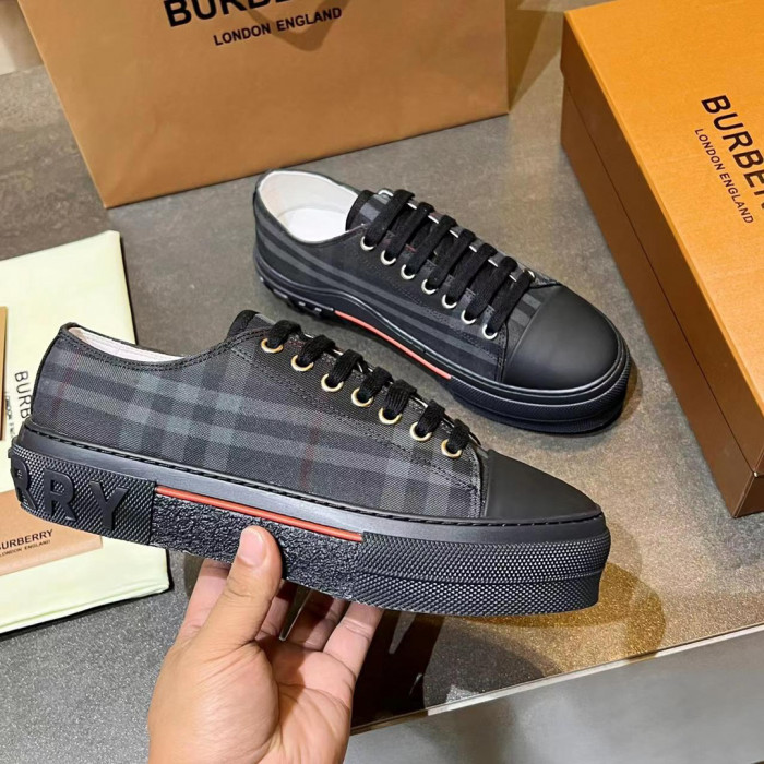 BUR*BERRY Sneakers
