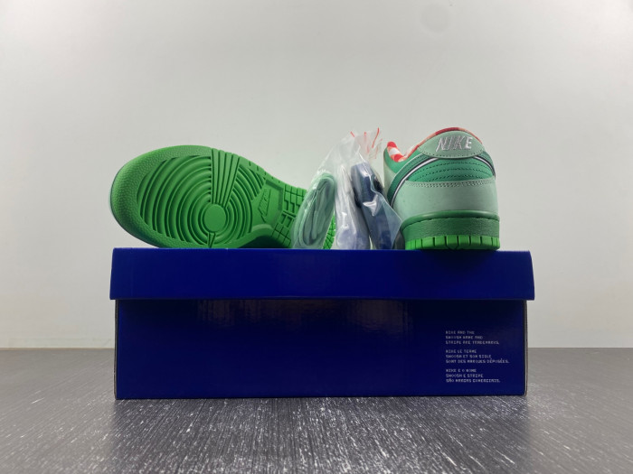 Nike SB Dunk Low lobster BV1310-303