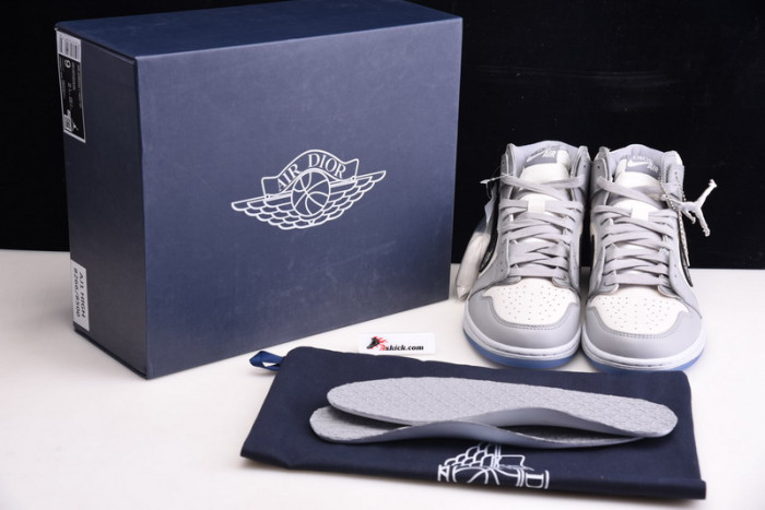 Air Jordan 1 Retro High Dior CN8607-002