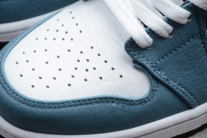 Air Jordan 1 Mid Fearless Facetasm CU2802-100