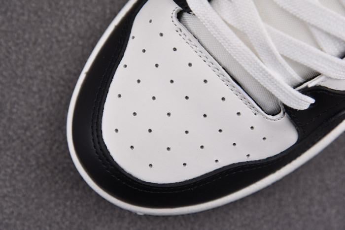 D1OR B57 Shoes