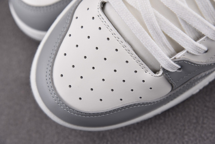 D1OR B57 Shoes