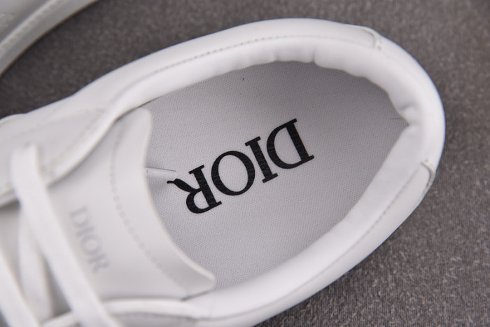 D1OR B01 Sneakers