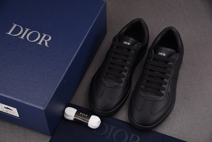 D1OR B01 Sneakers