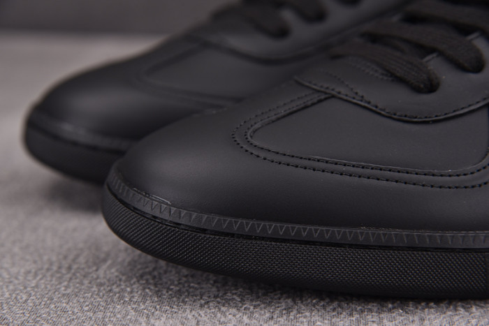 D1OR B01 Sneakers