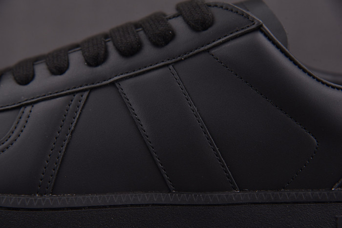 D1OR B01 Sneakers