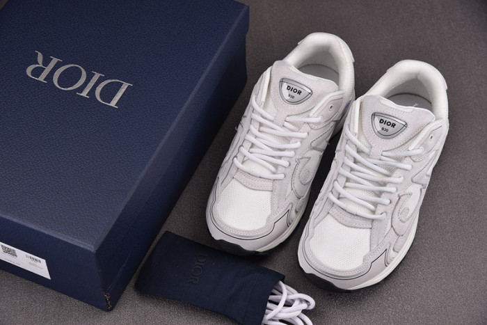 D1or B30 Sneakers